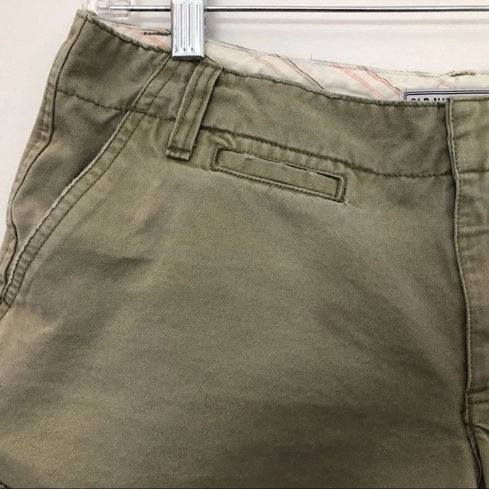 Old Navy Olive Size 8 Shorts!